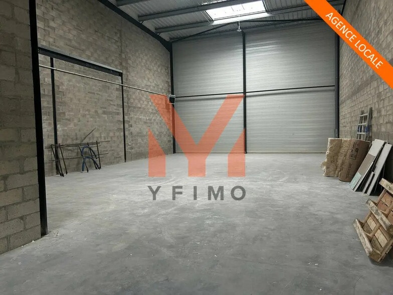 Local d'activités dans Buchelay à vendre - Photo de l’immeuble – Image 1 sur 5