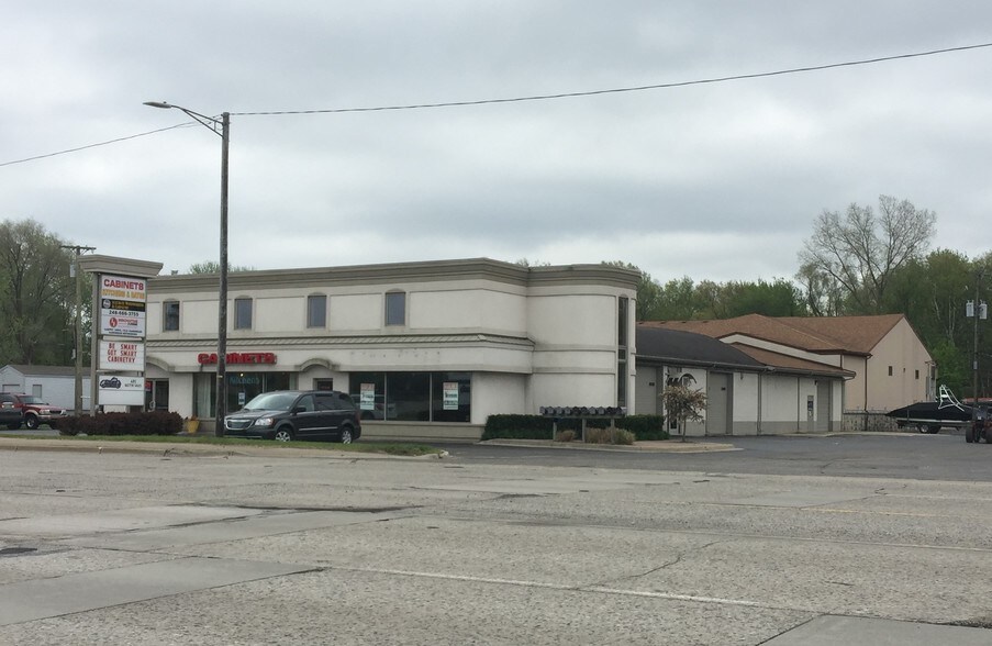 7675 Highland Rd, Waterford, MI à vendre - Photo de l’immeuble – Image 3 sur 20