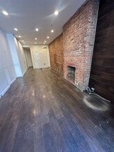 324-326 W 47th St, New York, NY à louer Photo intérieure– Image 2 sur 4