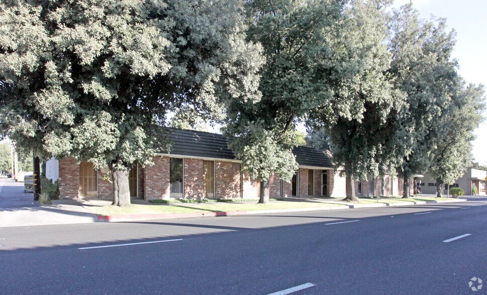 1421 K St, Modesto, CA à louer - Photo de l’immeuble – Image 2 sur 4