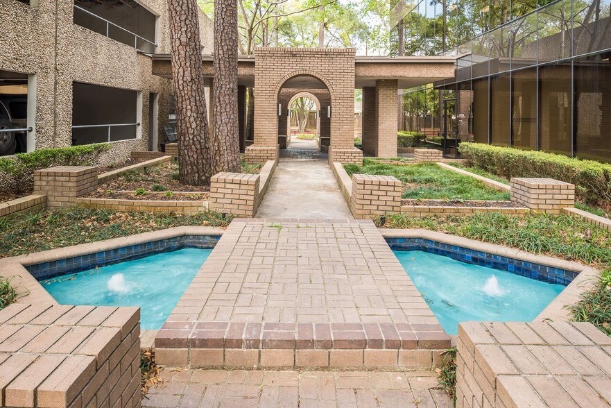 2190 North Loop W, Houston, TX à vendre - Photo de l’immeuble – Image 3 sur 10