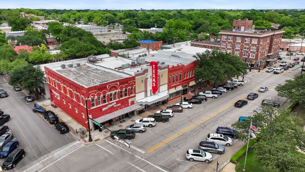 110 W Main St, Waxahachie, TX à louer - Photo de l’immeuble – Image 3 sur 30