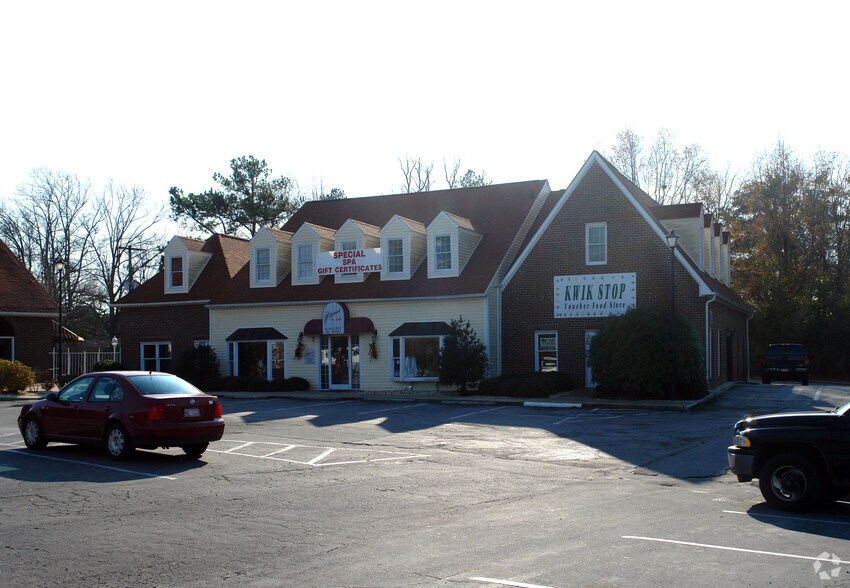 715 Gum Branch Rd, Jacksonville, NC à louer - Photo de l’immeuble – Image 2 sur 2