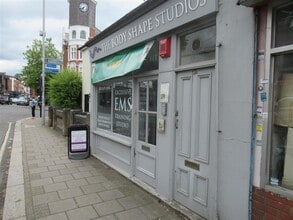 69 Brighton Rd, Surbiton à louer Photo de l’immeuble– Image 1 sur 3