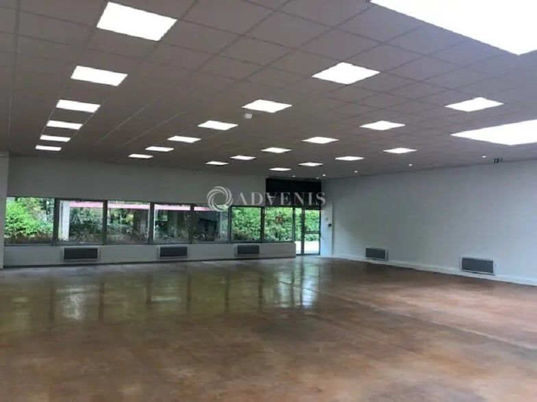 Local d’activités dans Trappes à louer - Photo intérieure – Image 1 sur 2