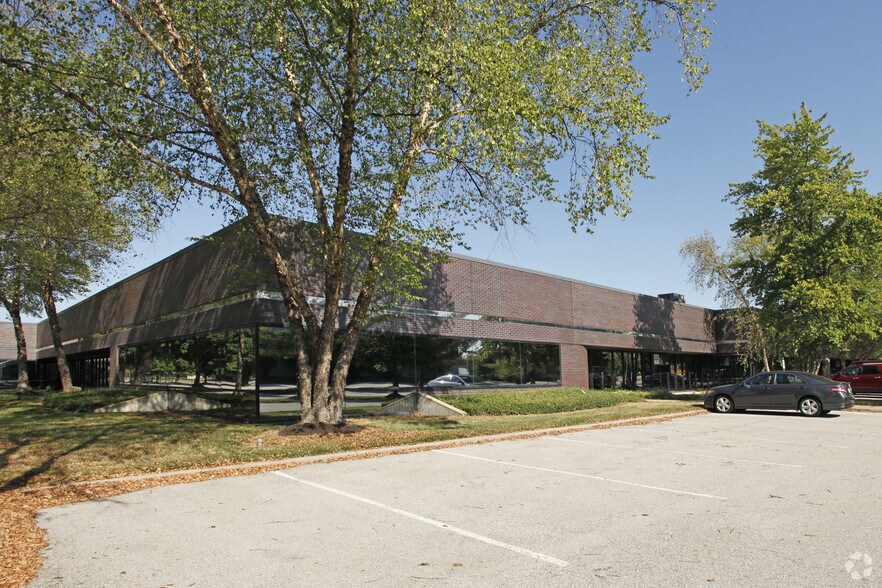 13501-13523 Lakefront Dr, Earth City, MO à louer - Photo principale – Image 1 sur 16