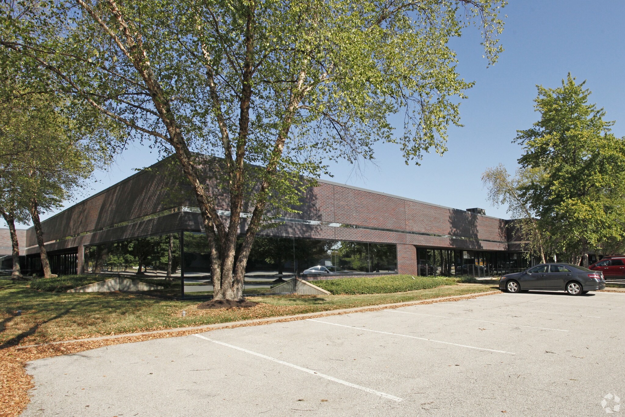 13501-13523 Lakefront Dr, Earth City, MO à louer Photo principale– Image 1 sur 17