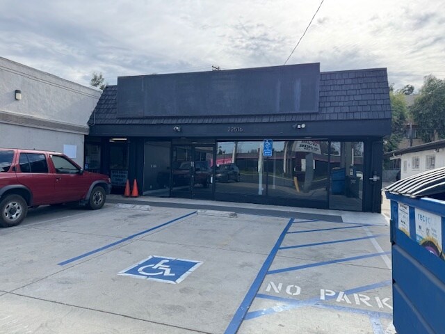 22516 Ventura Blvd, Woodland Hills, CA à louer - Photo de l’immeuble – Image 3 sur 19