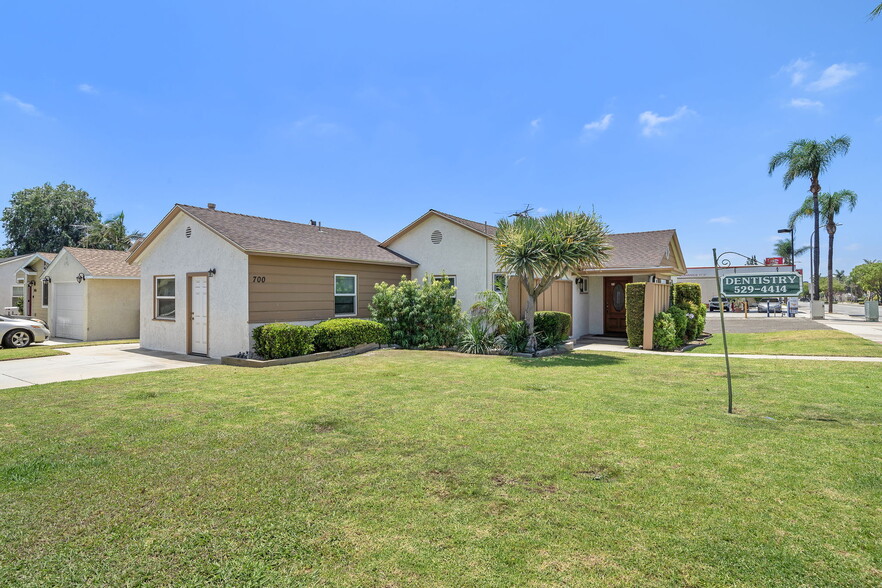 700 S Brea Blvd, Brea, CA à vendre - Photo de l’immeuble – Image 2 sur 25