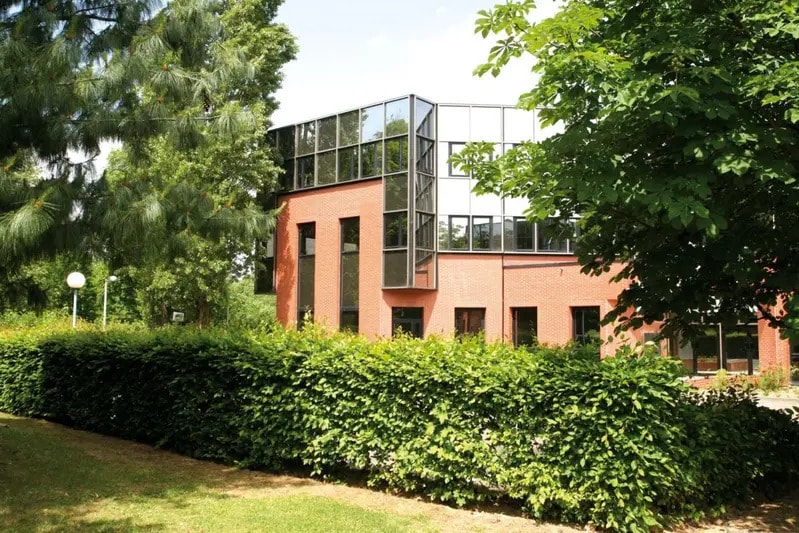 Bureau dans Montigny-le-Bretonneux à louer - Photo de l’immeuble – Image 3 sur 6