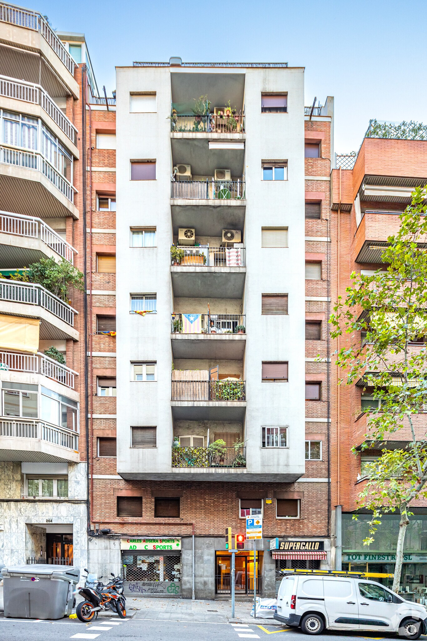 Local commercial dans Barcelone, Barcelona à louer Photo principale– Image 1 sur 2