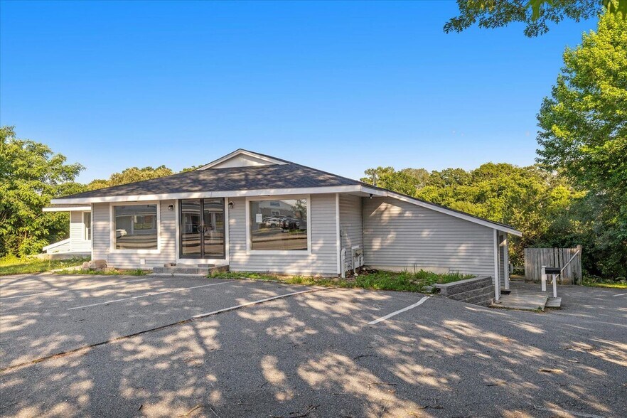 307 Falmouth Rd, Hyannis, MA à vendre - Photo de l’immeuble – Image 1 sur 8