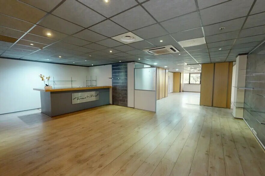 Bureau dans Villeneuve-Loubet à louer - Photo de l’immeuble – Image 1 sur 6