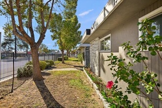 1376 N Waterman Ave, San Bernardino, CA à louer Photo intérieure– Image 2 sur 25
