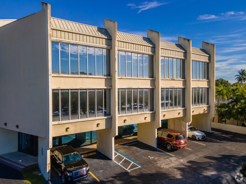 5555 Hollywood Blvd, Hollywood, FL à louer - Photo principale – Image 1 sur 21