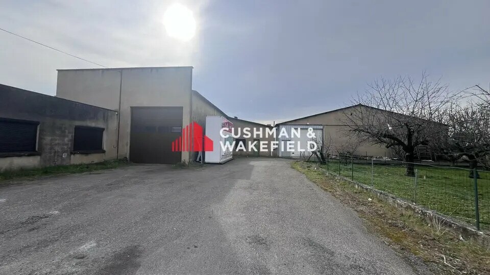 Local d'activités dans Grisolles à vendre - Photo de l’immeuble – Image 2 sur 5