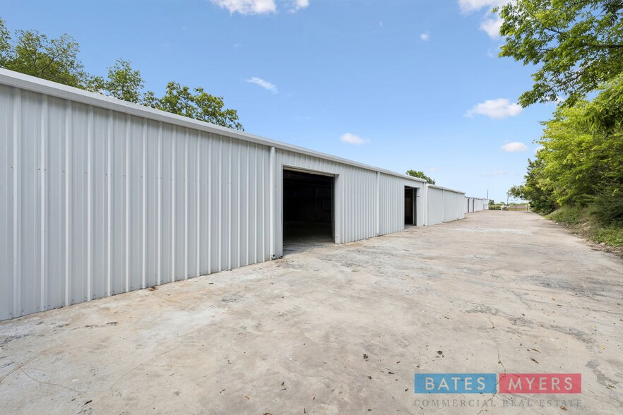 1101 S Hampton Rd, DeSoto, TX à vendre - Photo de l’immeuble – Image 3 sur 20