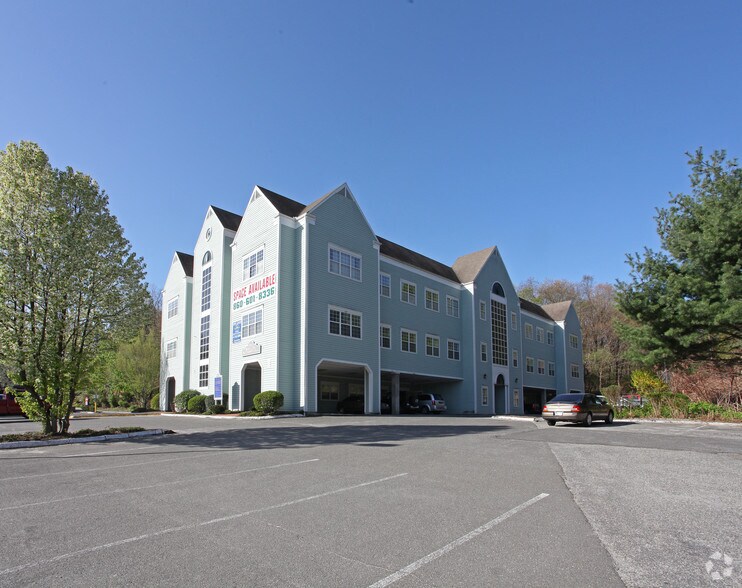 680-686 Main St, Watertown, CT à louer - Photo de l’immeuble – Image 2 sur 10
