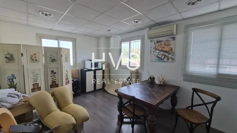 Bureau dans Bouc-Bel-Air à louer - Photo intérieure – Image 3 sur 4