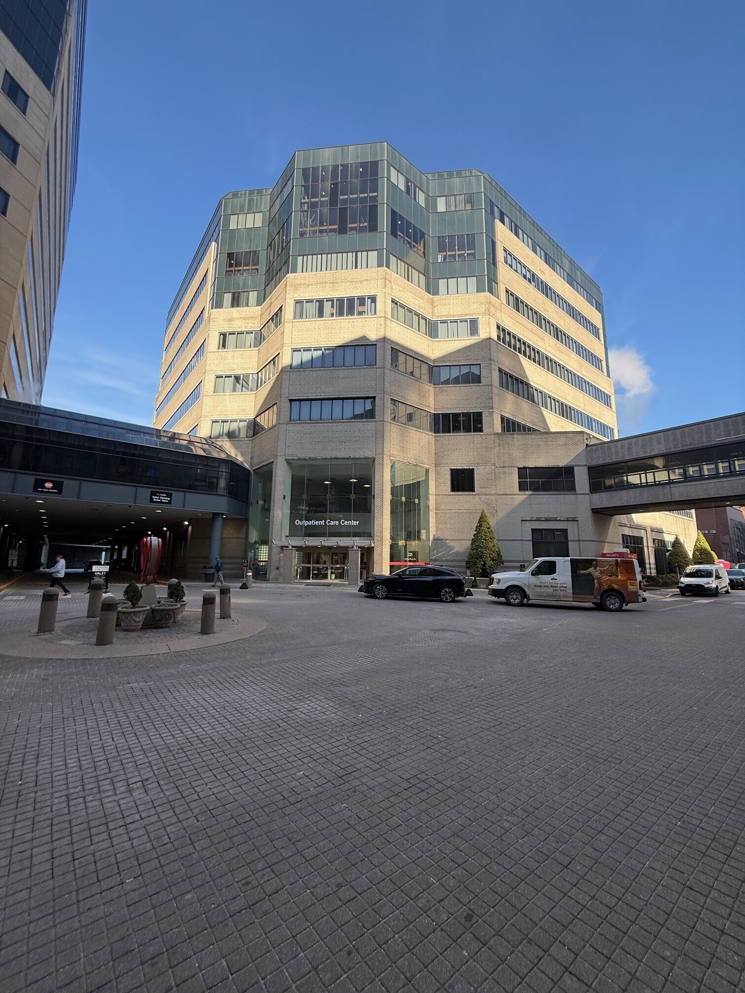 225 Abraham Flexner Way, Louisville, KY à vendre Photo principale– Image 1 sur 7