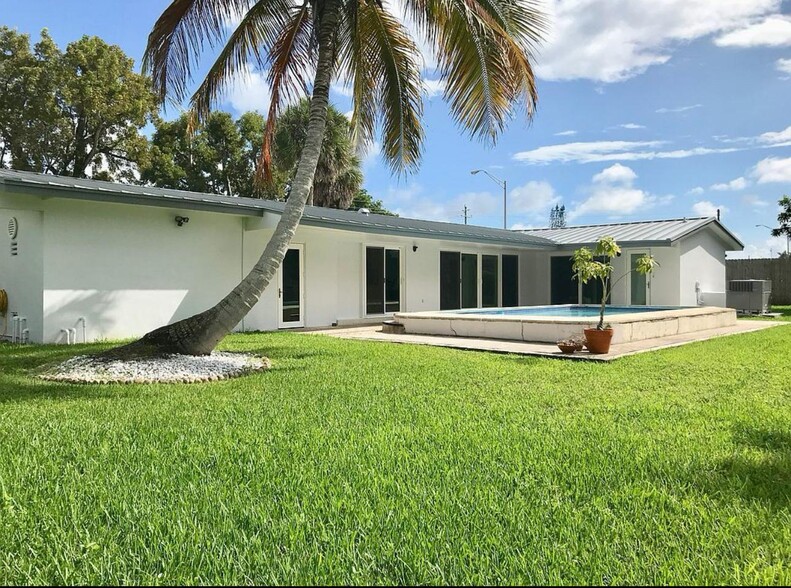 8700 SW 87th Ave, Miami, FL à vendre - Photo de l’immeuble – Image 1 sur 7
