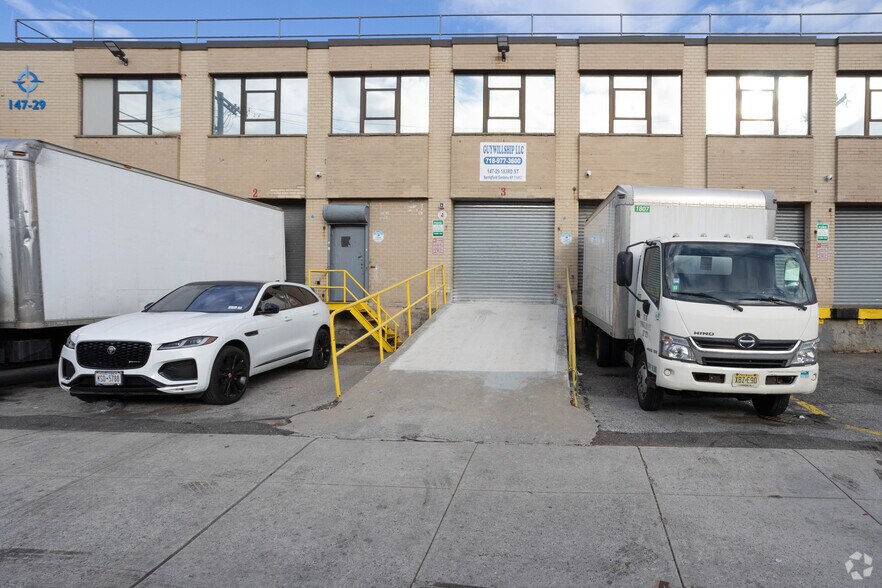 147-29 182nd St, Jamaica, NY à louer - Photo de l’immeuble – Image 3 sur 4