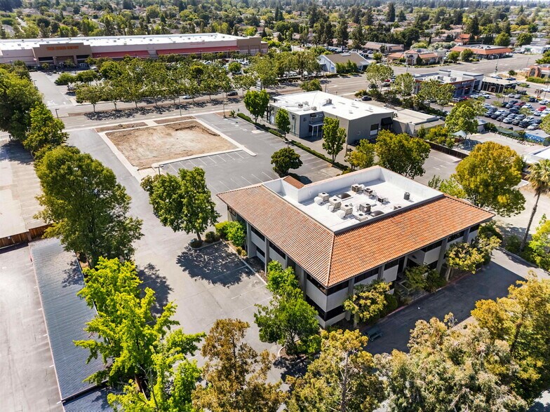 992 S De Anza Blvd, San Jose, CA à louer - Photo de l’immeuble – Image 3 sur 28