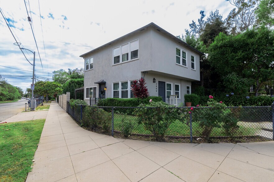 2499 S Barrington Ave, Los Angeles, CA à vendre - Photo de l’immeuble – Image 3 sur 5
