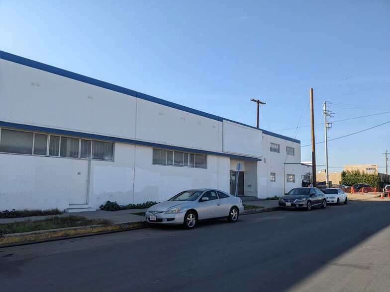 14600 Arminta St, Panorama City, CA à louer - Photo de l’immeuble – Image 1 sur 6