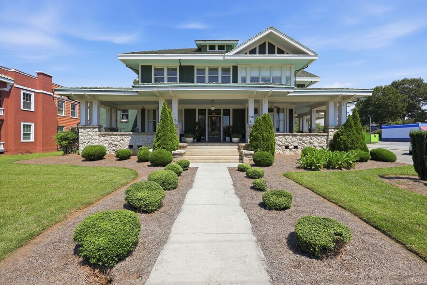 1100 N Main St, High Point, NC à vendre - Photo de l’immeuble – Image 2 sur 57