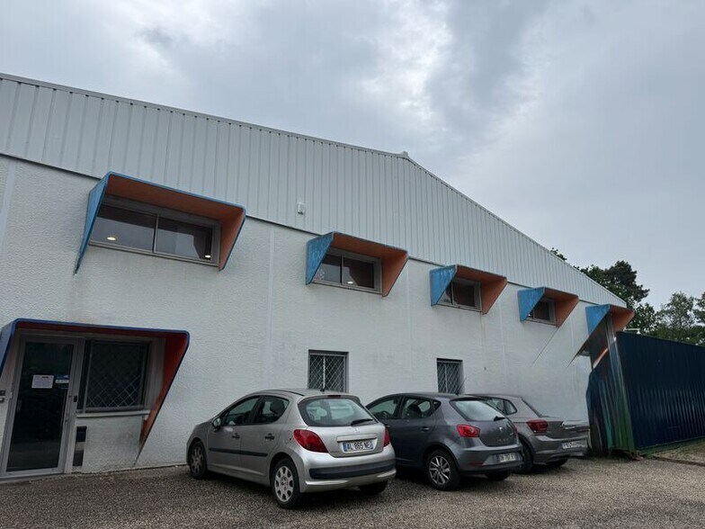 Local d’activités dans Le Haillan à louer - Photo de l’immeuble – Image 1 sur 10