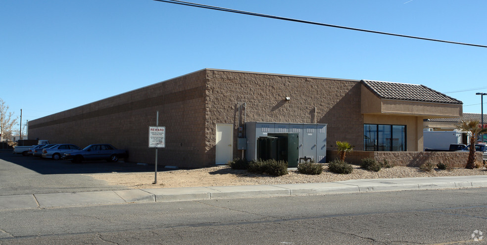 11336 Bartlett Ave, Adelanto, CA à louer - Photo de l’immeuble – Image 2 sur 30