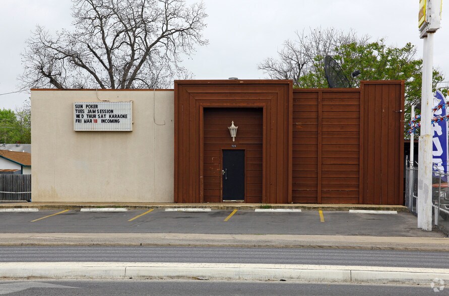 735 SE Military Dr, San Antonio, TX à vendre - Photo de l’immeuble – Image 2 sur 2