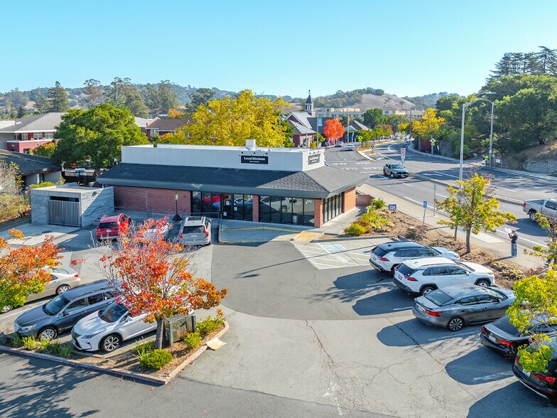 880 De Long Ave, Novato, CA à louer - Photo de l’immeuble – Image 1 sur 6