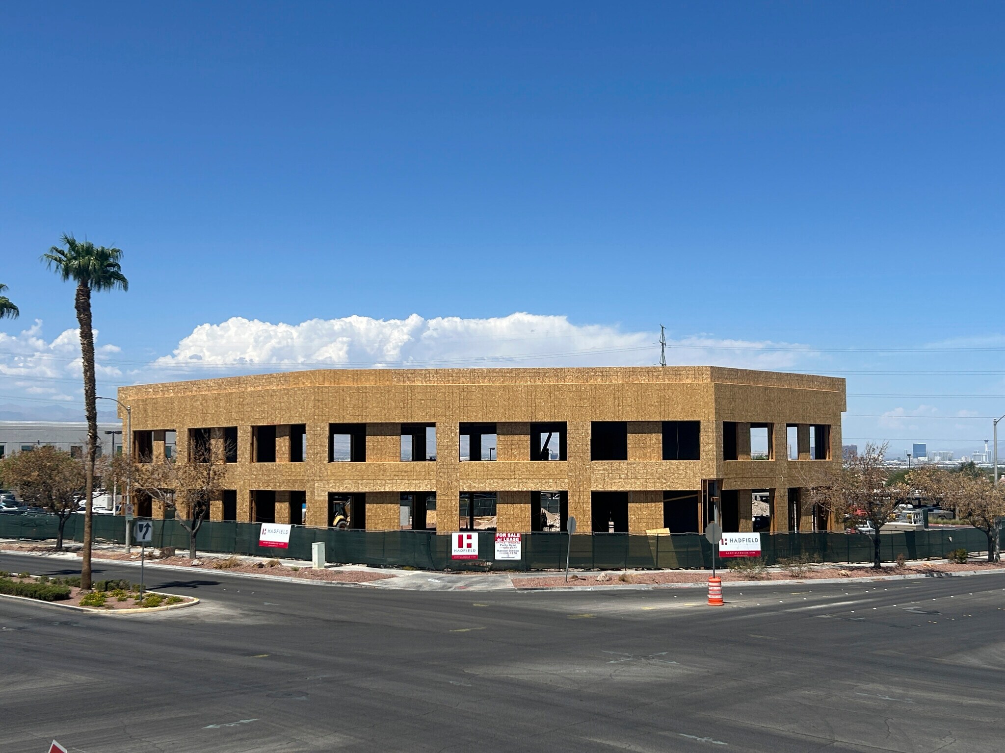 2480 Village View Dr, Henderson, NV à louer Photo de la construction– Image 1 sur 7