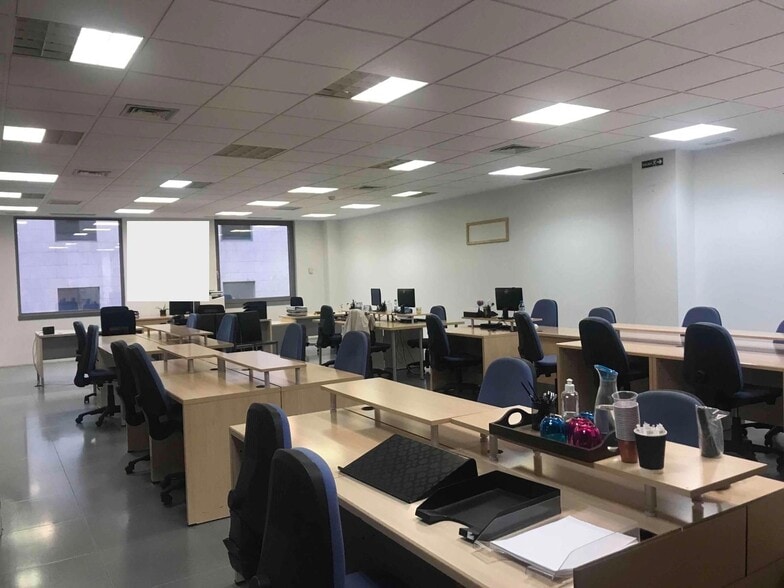 Bureau dans San Sebastián de los Reyes, Madrid à vendre - Photo de l’immeuble – Image 2 sur 2