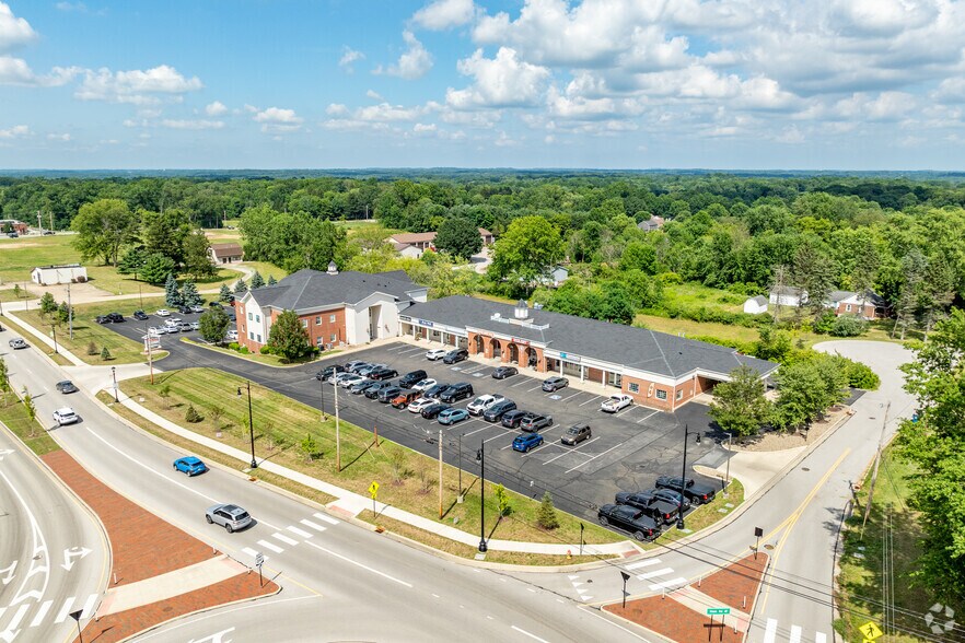 3333 Massillon Rd, Akron, OH à louer - Photo de l’immeuble – Image 1 sur 21