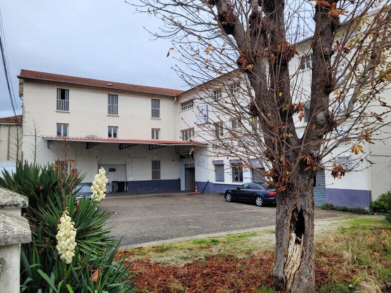 Industriel/Logistique dans Lyon à louer - Photo de l’immeuble – Image 1 sur 1