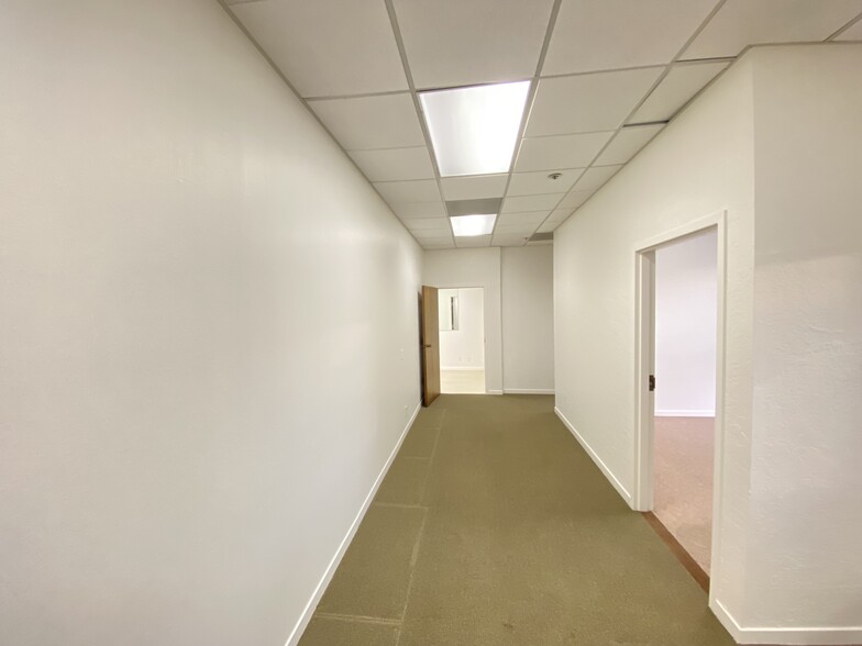 4966 El Camino Real, Los Altos, CA à vendre - Photo intérieure – Image 3 sur 13