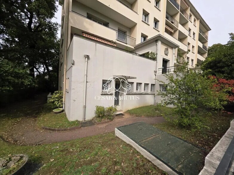 Bureau dans Lyon à louer - Photo de l’immeuble – Image 1 sur 6