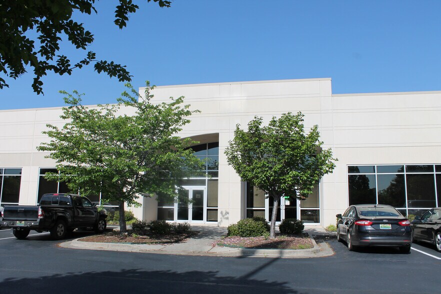 100 Quality Cir NW, Huntsville, AL à louer - Photo de l’immeuble – Image 3 sur 13
