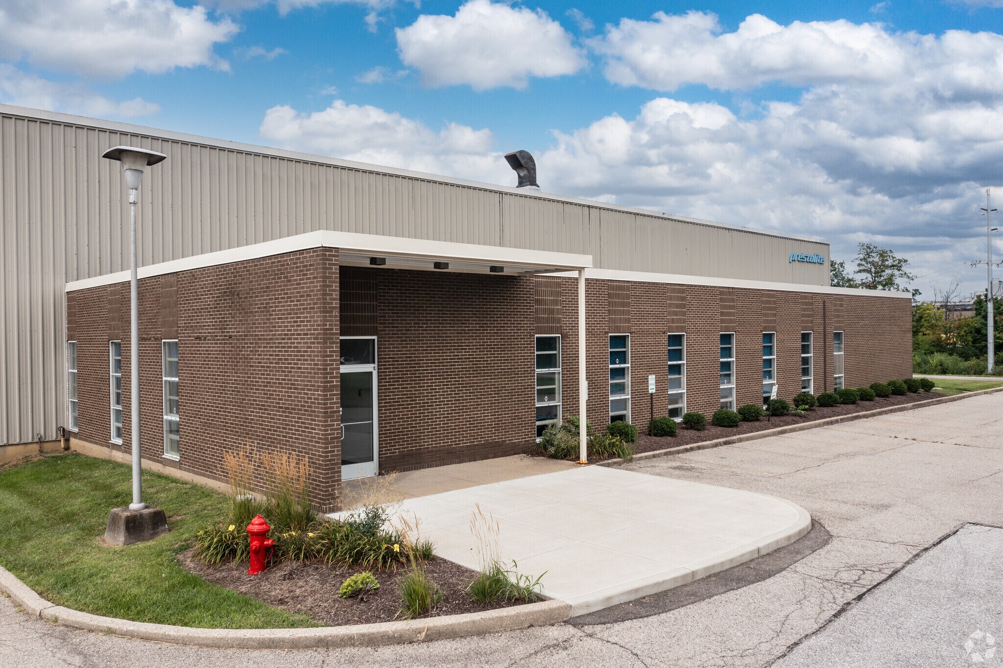 7585-7587 Empire Dr, Florence, KY à louer Photo de l’immeuble– Image 1 sur 5