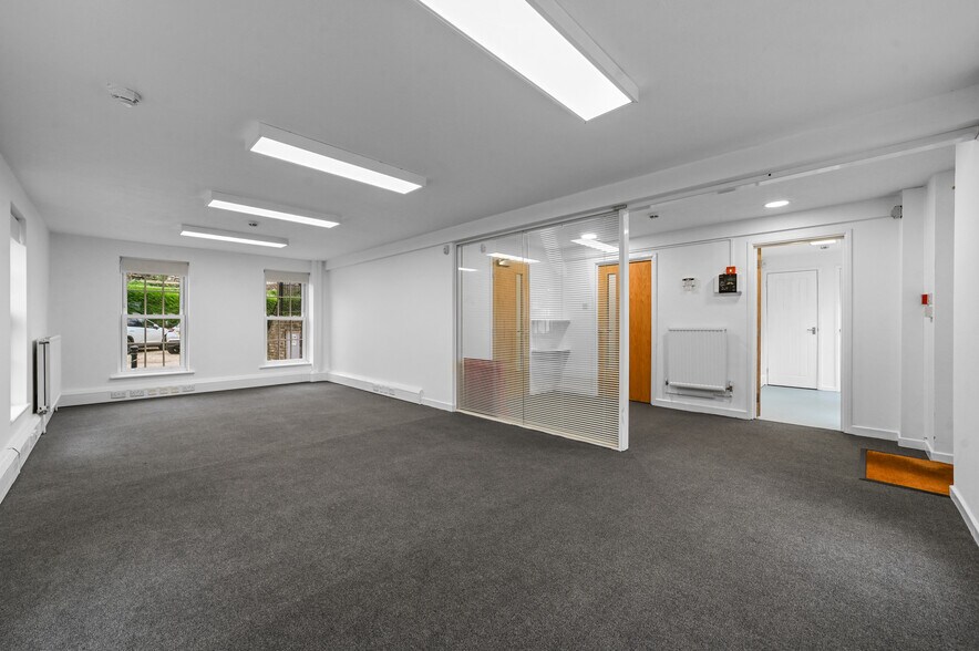 51 Dane St, Bishop's Stortford à louer - Photo de l’immeuble – Image 2 sur 6