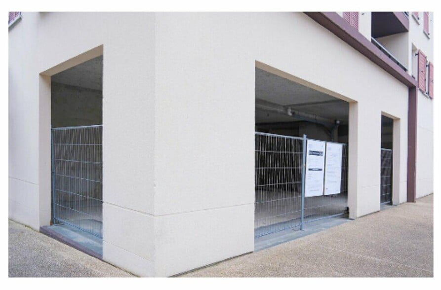Local commercial dans Saintry-sur-Seine à louer - Photo de l’immeuble – Image 1 sur 7