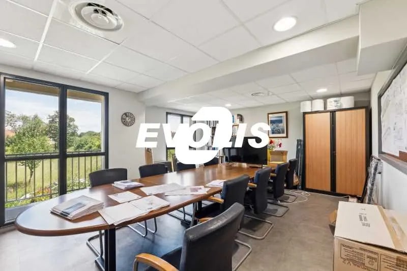 Bureau dans La Chapelle-en-Serval à vendre - Photo de l’immeuble – Image 3 sur 14