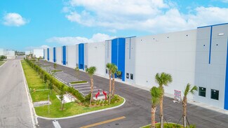 Plus de détails pour 10900 NW 146th St, Hialeah Gardens, FL - Industriel/Logistique à louer