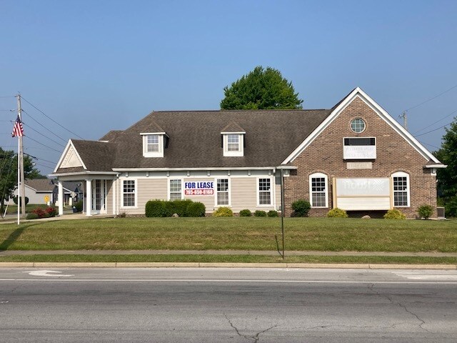1356 E Wabash St, Frankfort, IN à louer - Photo de l’immeuble – Image 2 sur 3