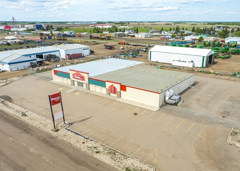 5338 50 Av, Vegreville, AB à louer - Photo de l’immeuble – Image 2 sur 4