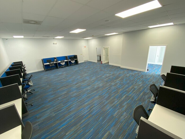 2900 Gateway Dr, Pompano Beach, FL à louer - Photo intérieure – Image 2 sur 7