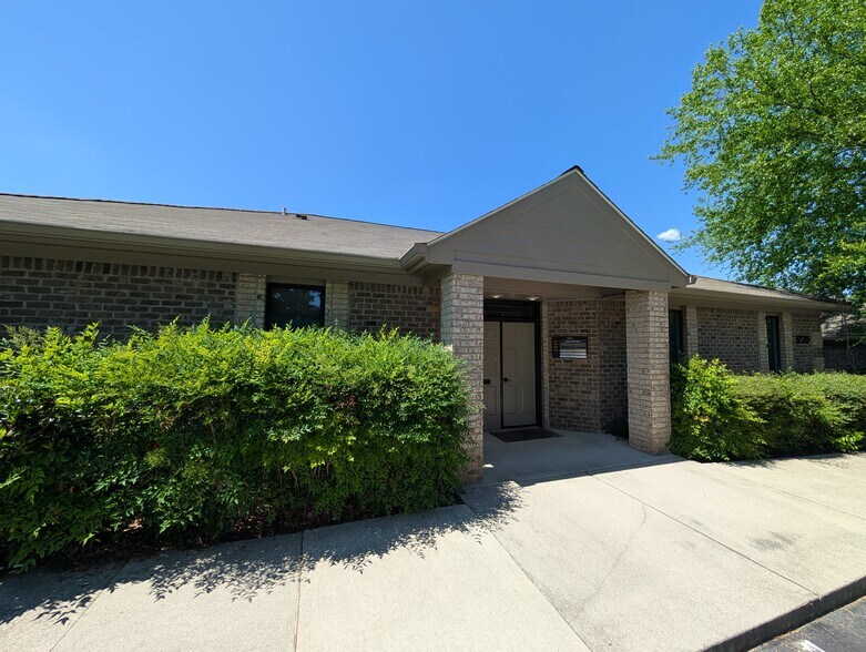 1220 SE Maynard Rd, Cary, NC à louer - Photo principale – Image 1 sur 13